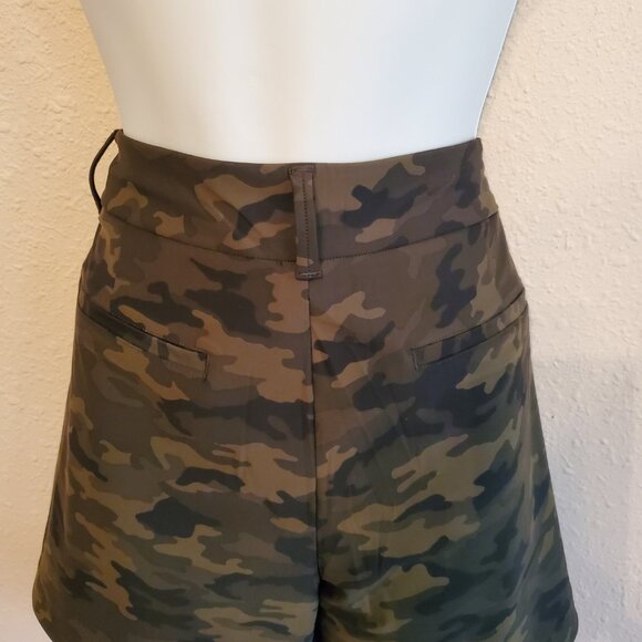 SPANX Sunshine Green Camo Women's Shorts Shape-Up Size L/12 - Picture 7 of 11
